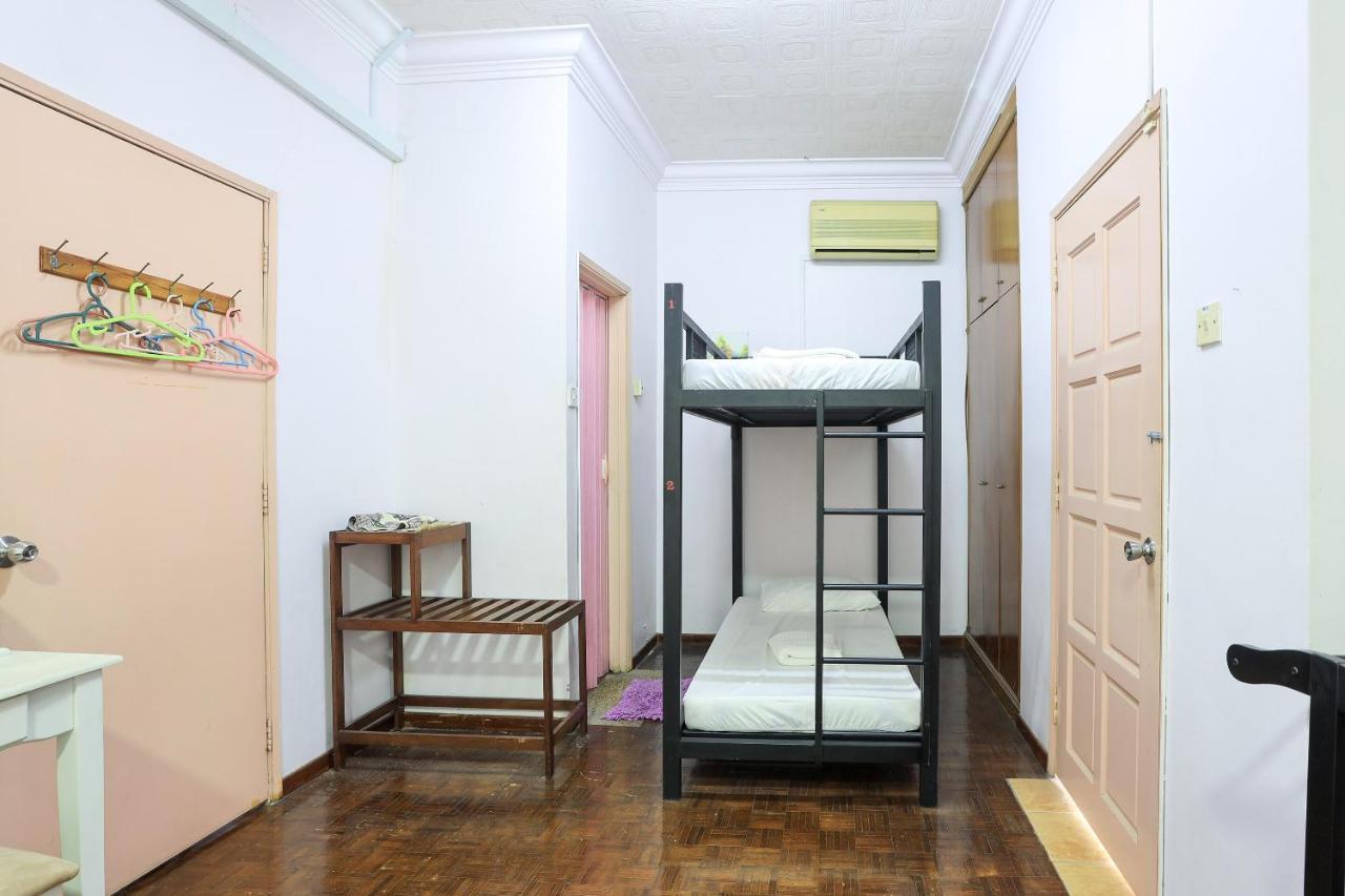 Oyo Home 90229, 3 Little Birds Homestay 4Bhk Malacca Bagian luar foto
