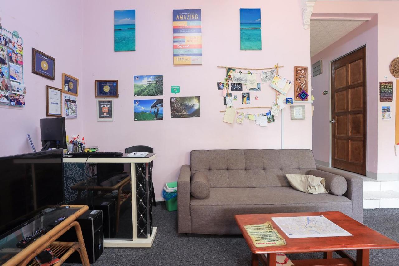 Oyo Home 90229, 3 Little Birds Homestay 4Bhk Malacca Bagian luar foto
