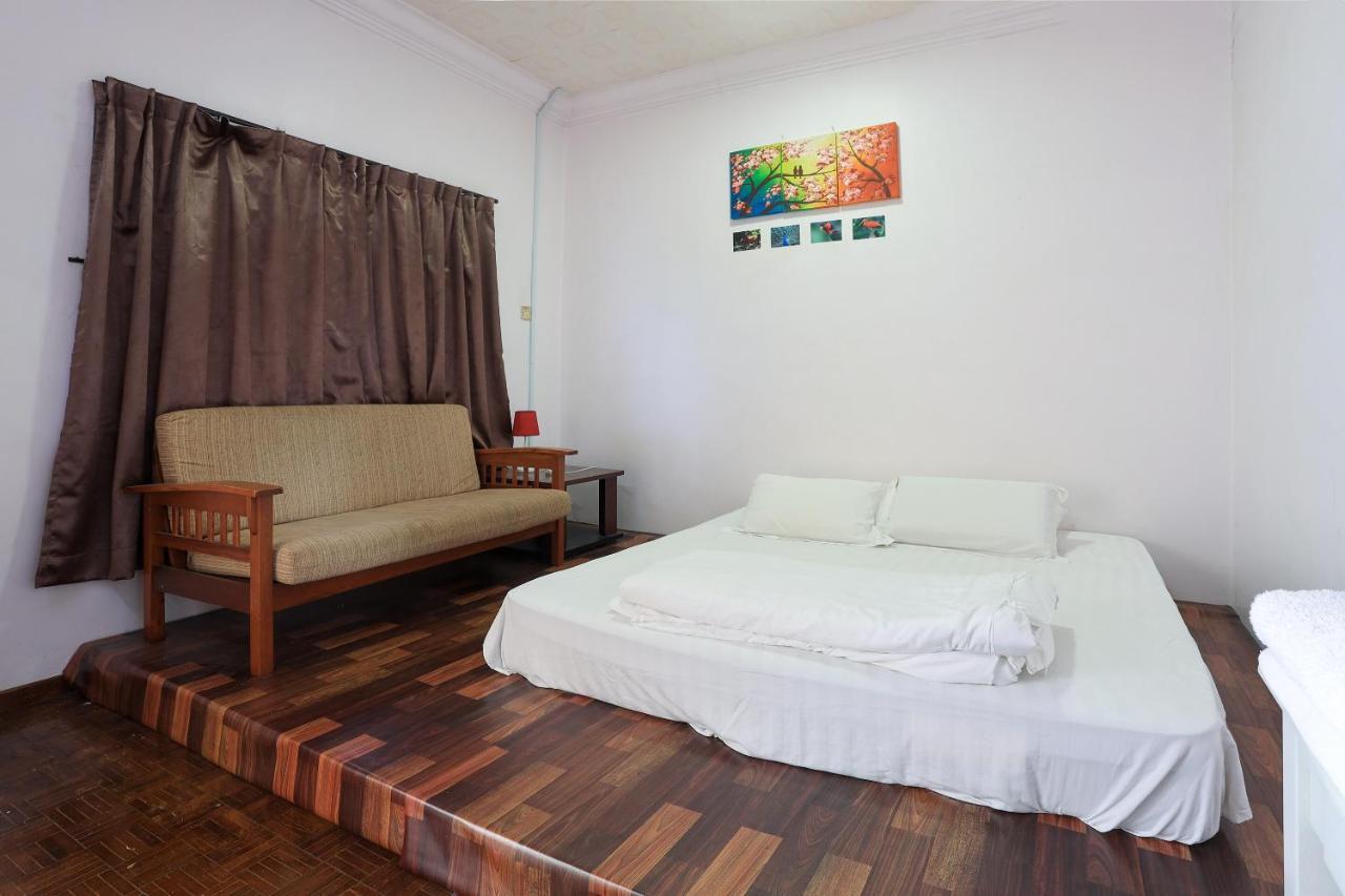 Oyo Home 90229, 3 Little Birds Homestay 4Bhk Malacca Bagian luar foto