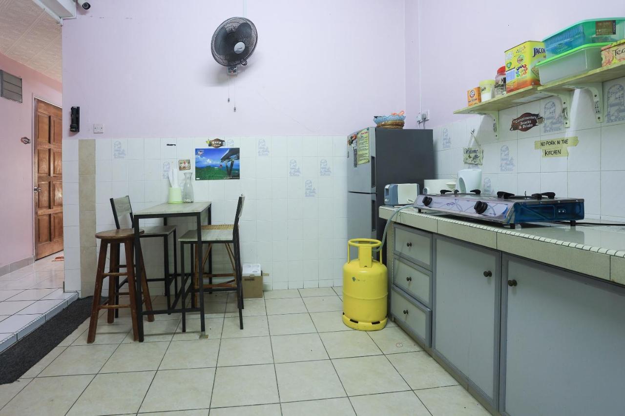 Oyo Home 90229, 3 Little Birds Homestay 4Bhk Malacca Bagian luar foto