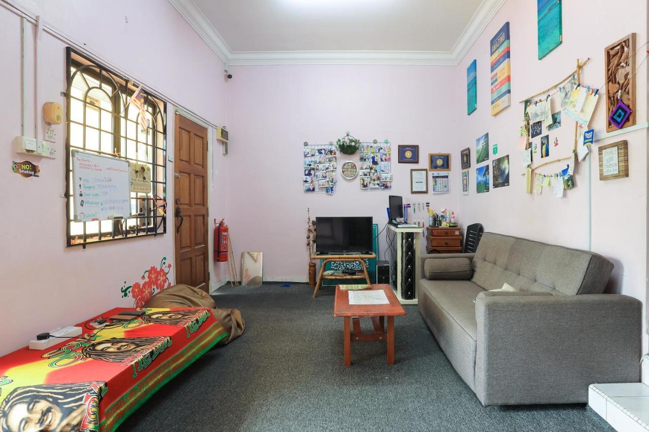 Oyo Home 90229, 3 Little Birds Homestay 4Bhk Malacca Bagian luar foto