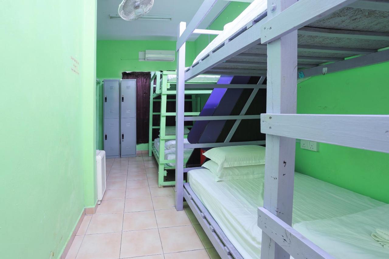 Oyo Home 90229, 3 Little Birds Homestay 4Bhk Malacca Bagian luar foto