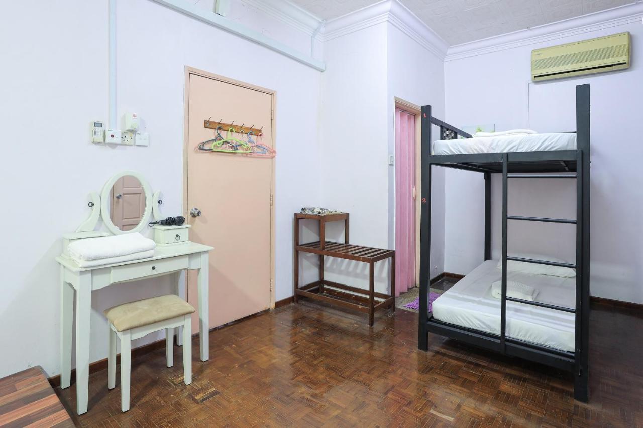 Oyo Home 90229, 3 Little Birds Homestay 4Bhk Malacca Bagian luar foto