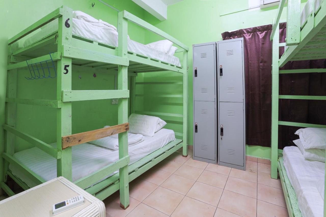 Oyo Home 90229, 3 Little Birds Homestay 4Bhk Malacca Bagian luar foto