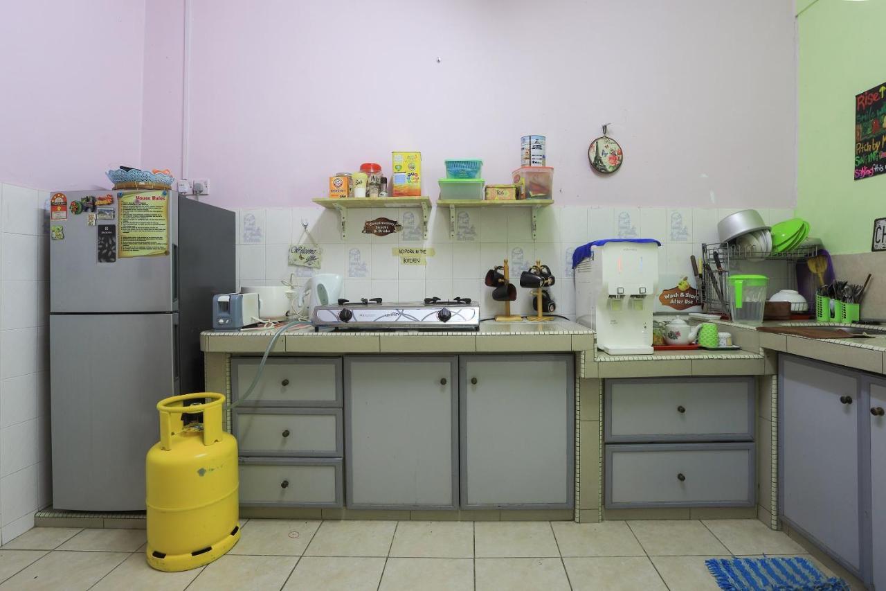 Oyo Home 90229, 3 Little Birds Homestay 4Bhk Malacca Bagian luar foto