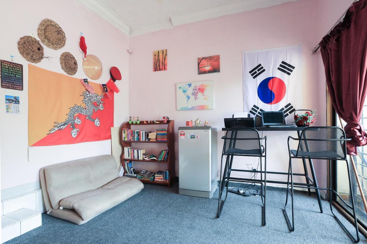 Oyo Home 90229, 3 Little Birds Homestay 4Bhk Malacca Bagian luar foto