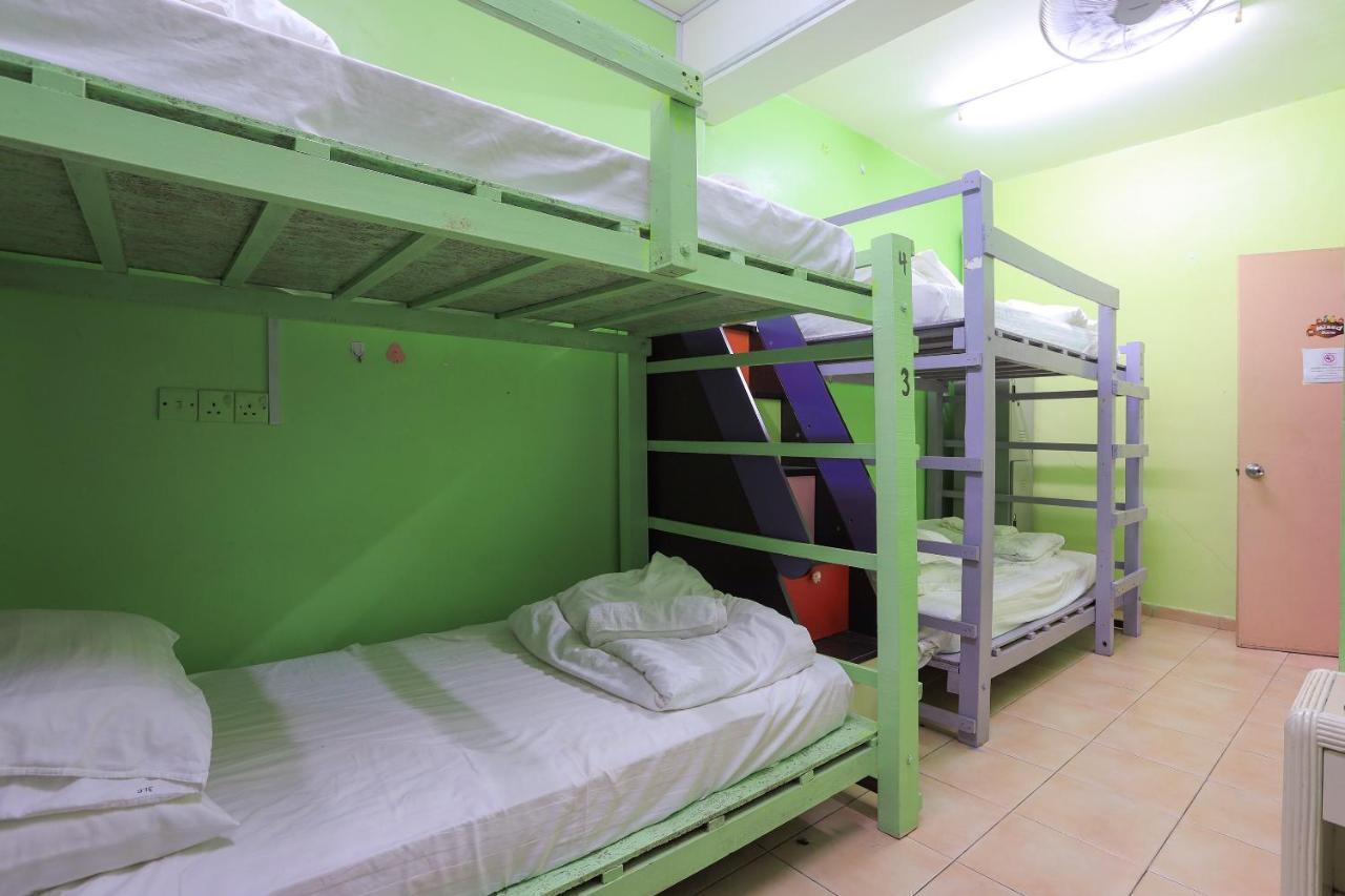 Oyo Home 90229, 3 Little Birds Homestay 4Bhk Malacca Bagian luar foto