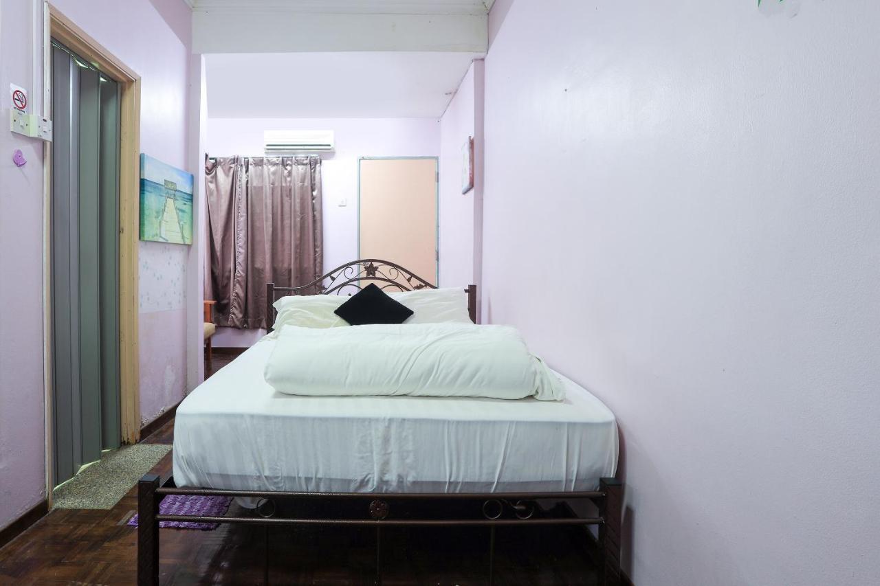 Oyo Home 90229, 3 Little Birds Homestay 4Bhk Malacca Bagian luar foto