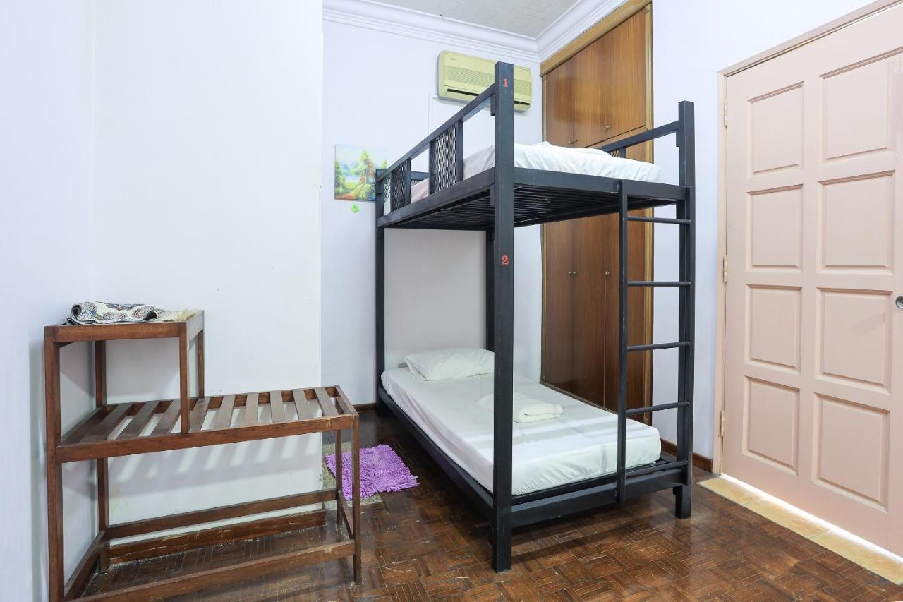 Oyo Home 90229, 3 Little Birds Homestay 4Bhk Malacca Bagian luar foto