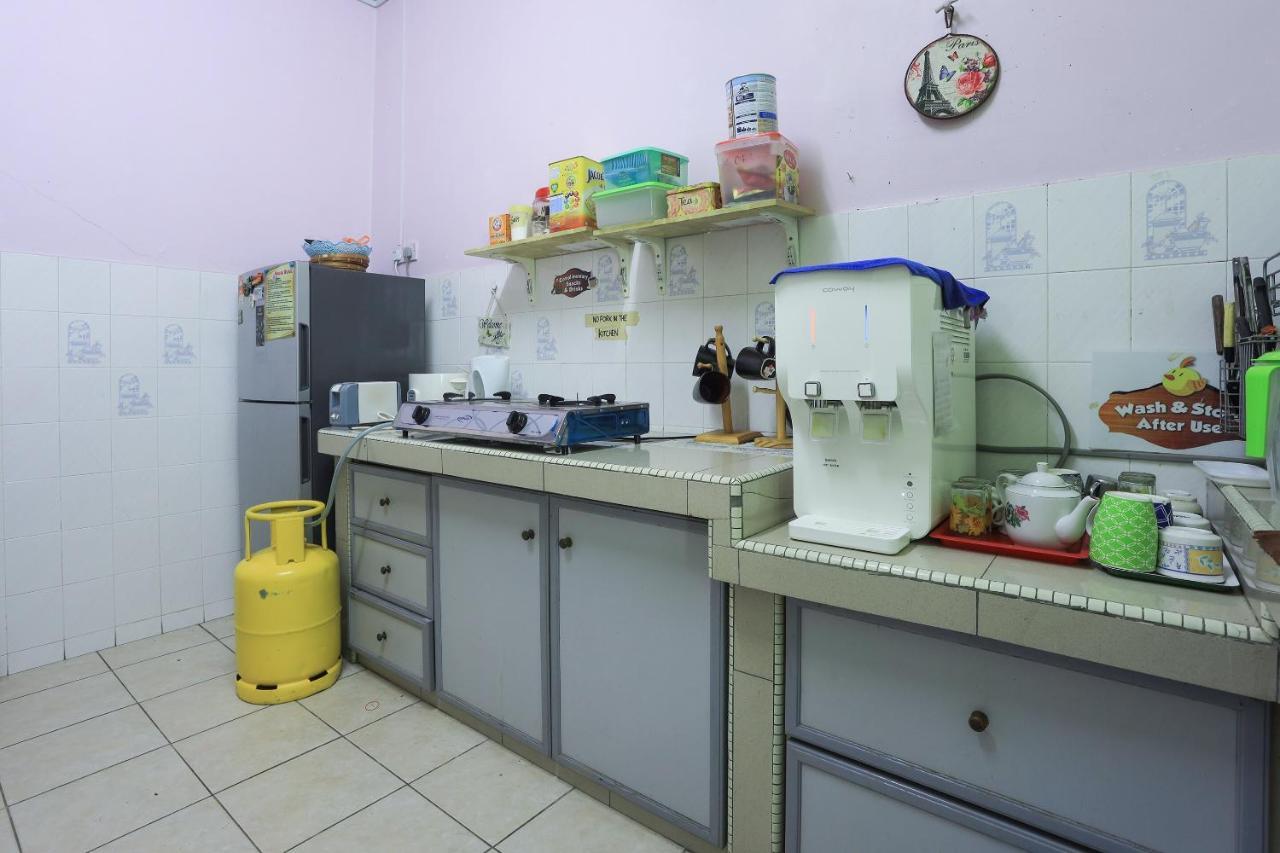 Oyo Home 90229, 3 Little Birds Homestay 4Bhk Malacca Bagian luar foto