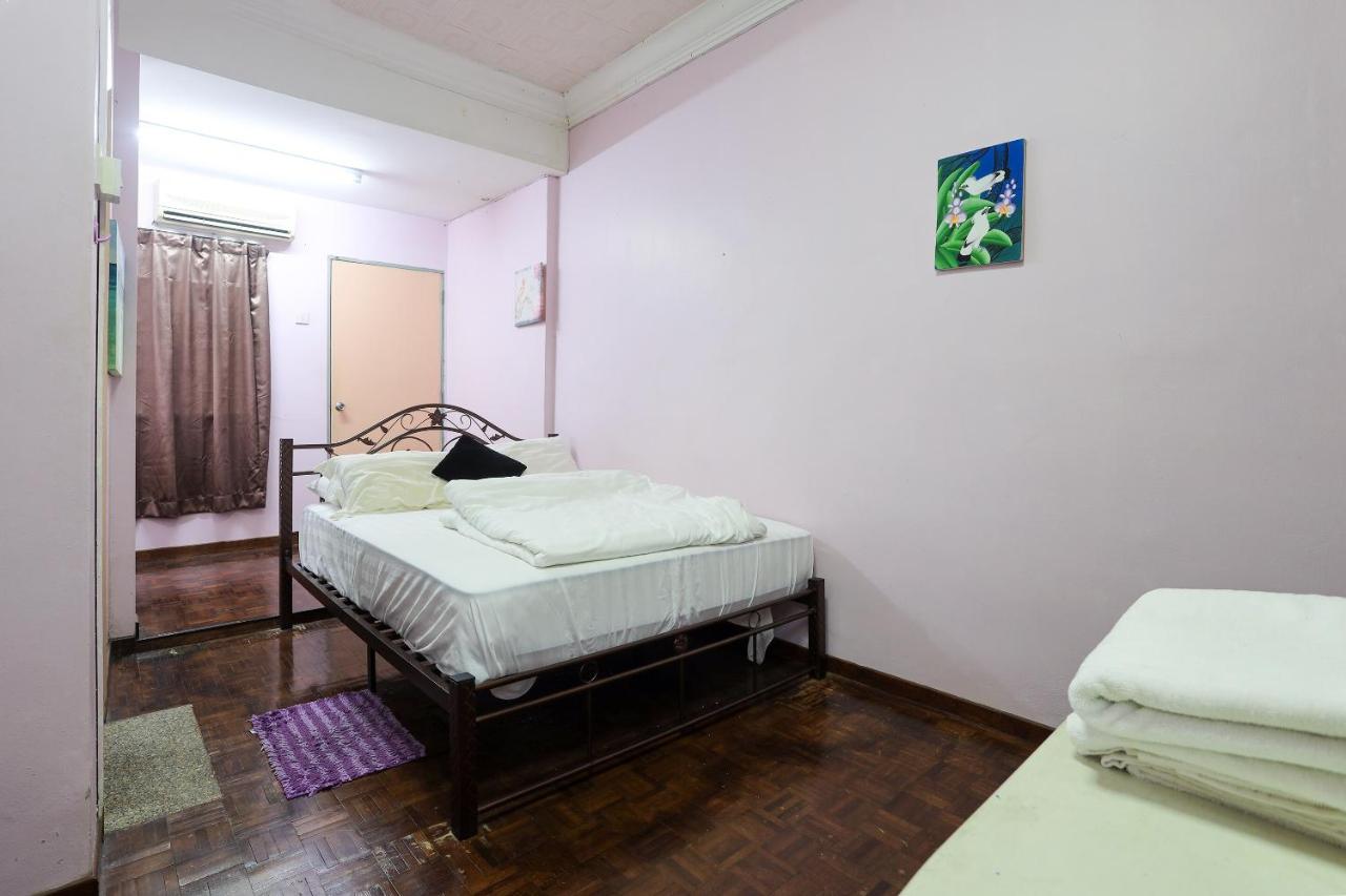 Oyo Home 90229, 3 Little Birds Homestay 4Bhk Malacca Bagian luar foto