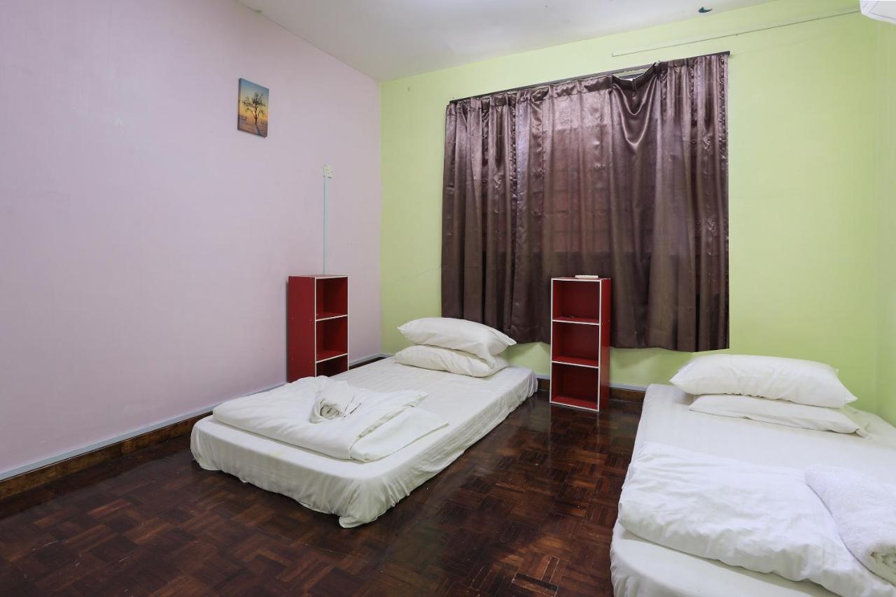 Oyo Home 90229, 3 Little Birds Homestay 4Bhk Malacca Bagian luar foto