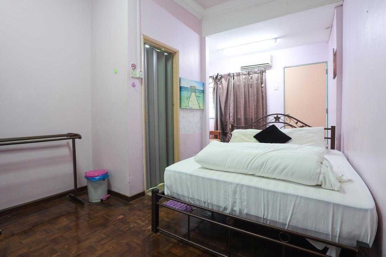 Oyo Home 90229, 3 Little Birds Homestay 4Bhk Malacca Bagian luar foto